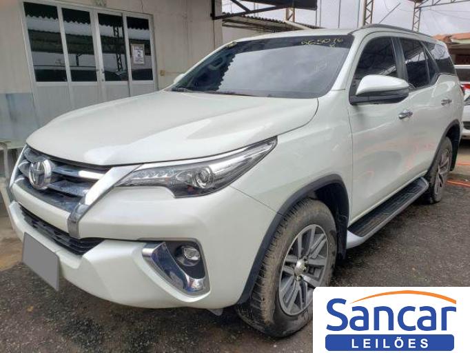 TOYOTA HILUX SW4 19/19