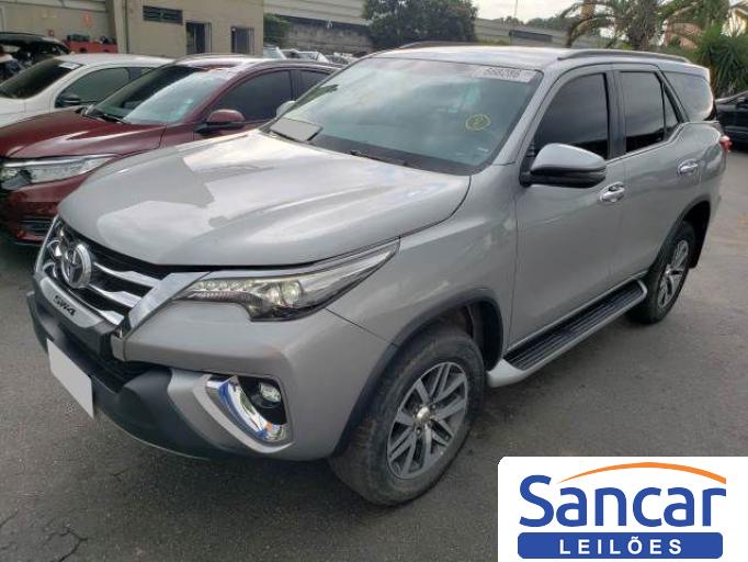 TOYOTA HILUX SW4 19/19